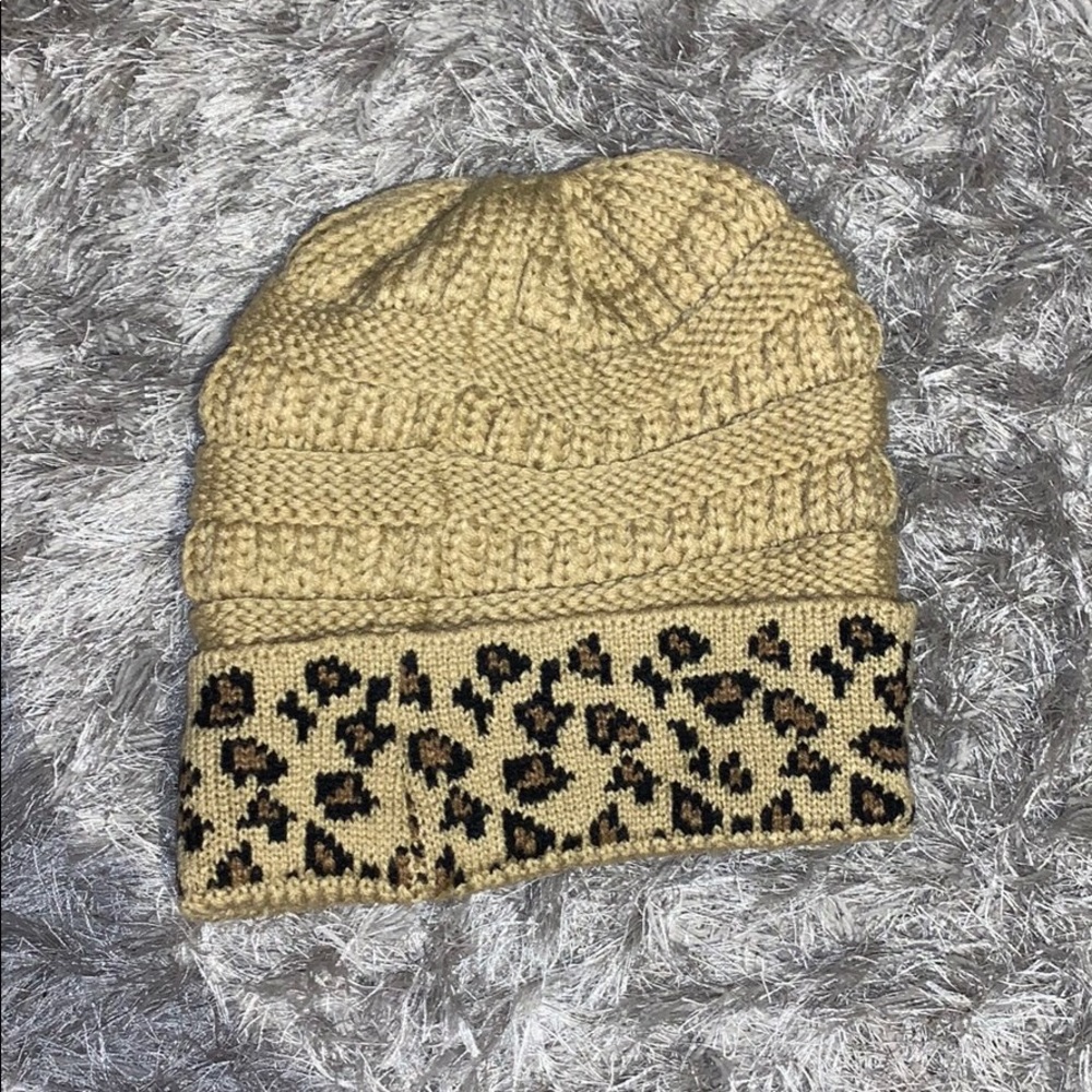 Leopard winter hat - Picture 2 of 4